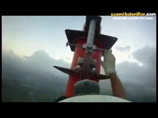 Ampul Değiştirmek İçin 1768 Feet'lik Yapıya Tırmanmak