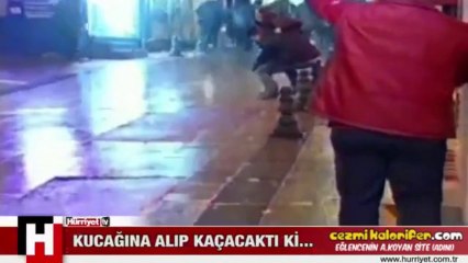 Taksimde Polis Müdahalesi Sırasında Sevgilisini Kucağa Almaya Çalışıp Trip Yiyen Genç