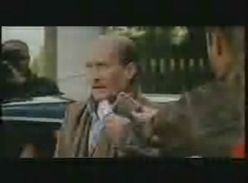 Above the Clouds / Là-haut, un roi au-dessus des nuages (2004) - Trailer