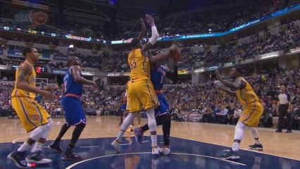 Amare Stoudemire hurts ankle on play