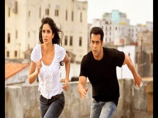 Salman Khan At Juhu PVR - Bollywood Gupshup