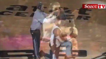 Maskot Coyote seyircileri böyle coşturdu