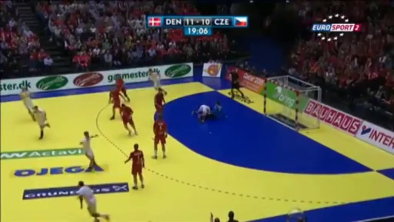 Euro 2014 - But dans le dos d'Hans Lindberg (Danemark - Rép. Tchèque)