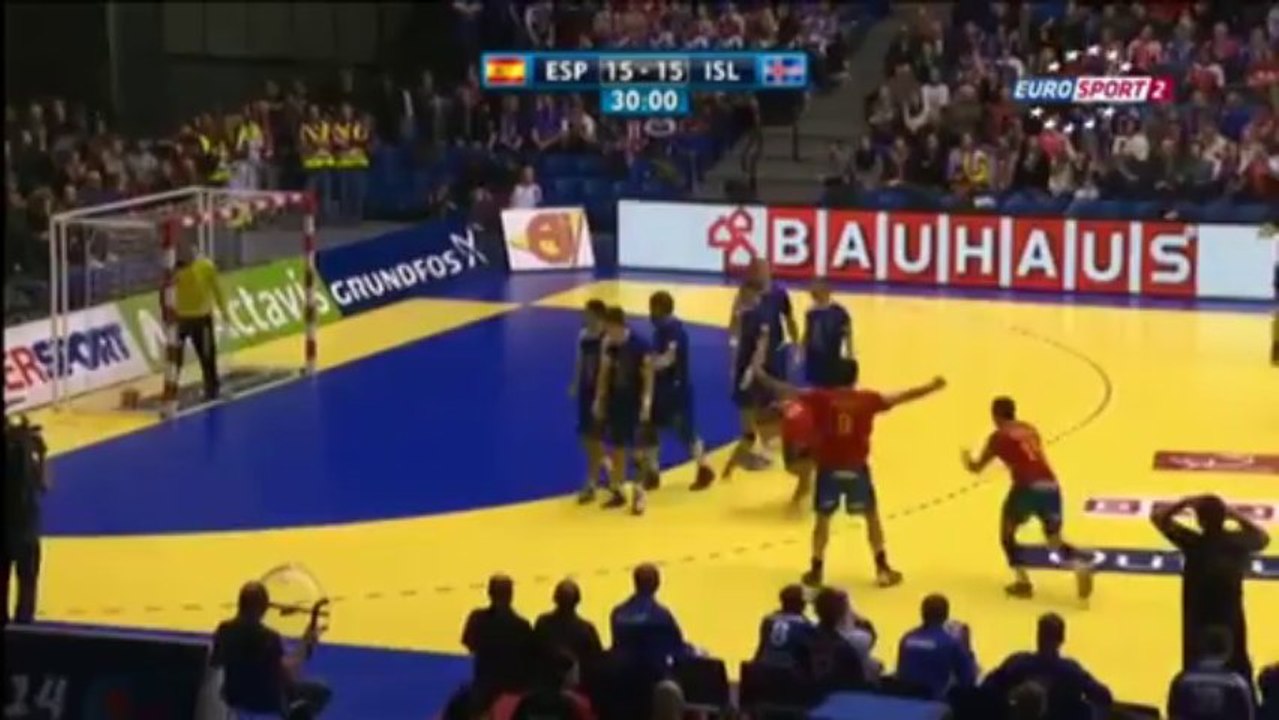 Euro 2014 - But sur coup franc direct de Joan Canellas (Espagne - Islande)