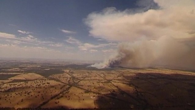 Heatwave fans Australia bushfires