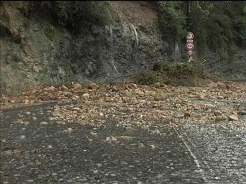 Eboulements sur la route de Menton après les fortes pluies - 17/01