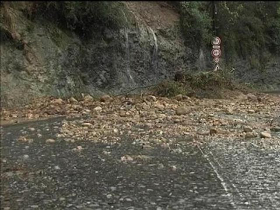 Eboulements sur la route de Menton après les fortes pluies - 17/01
