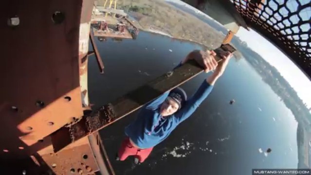 Compilation suspendu dans le vide par Mustang Wanted