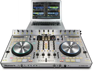MY FIRST LOOK AT THE NUMARK 4TRAK TRAKTOR DJ CONTROLLER