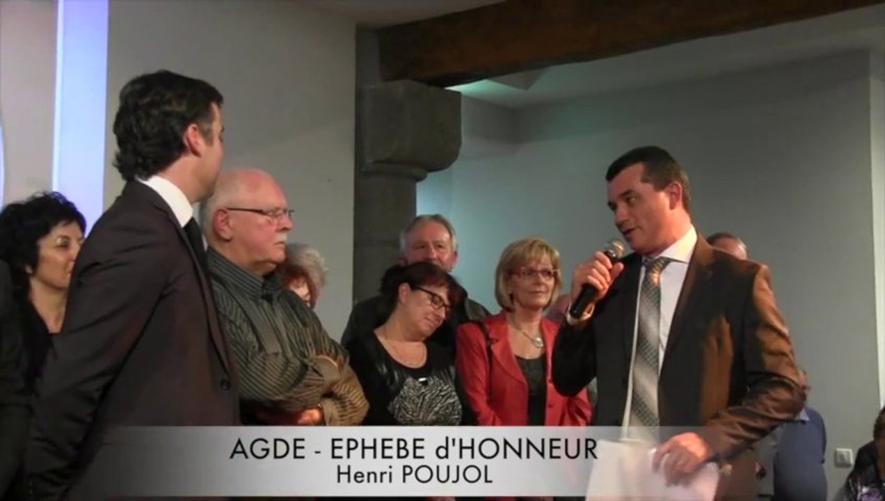 AGDE - 2014 - Henri POUJOL recoit un  EPHEBE D'HONNEUR 2014 de la VILLE d'AGDE