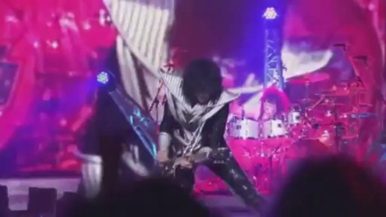 Real KISS vs Fake KISS youtube