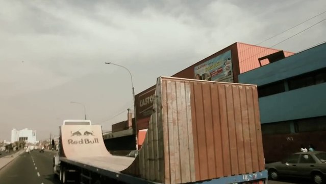 Faire du BMX sur une rampe sur un Camion qui roule!