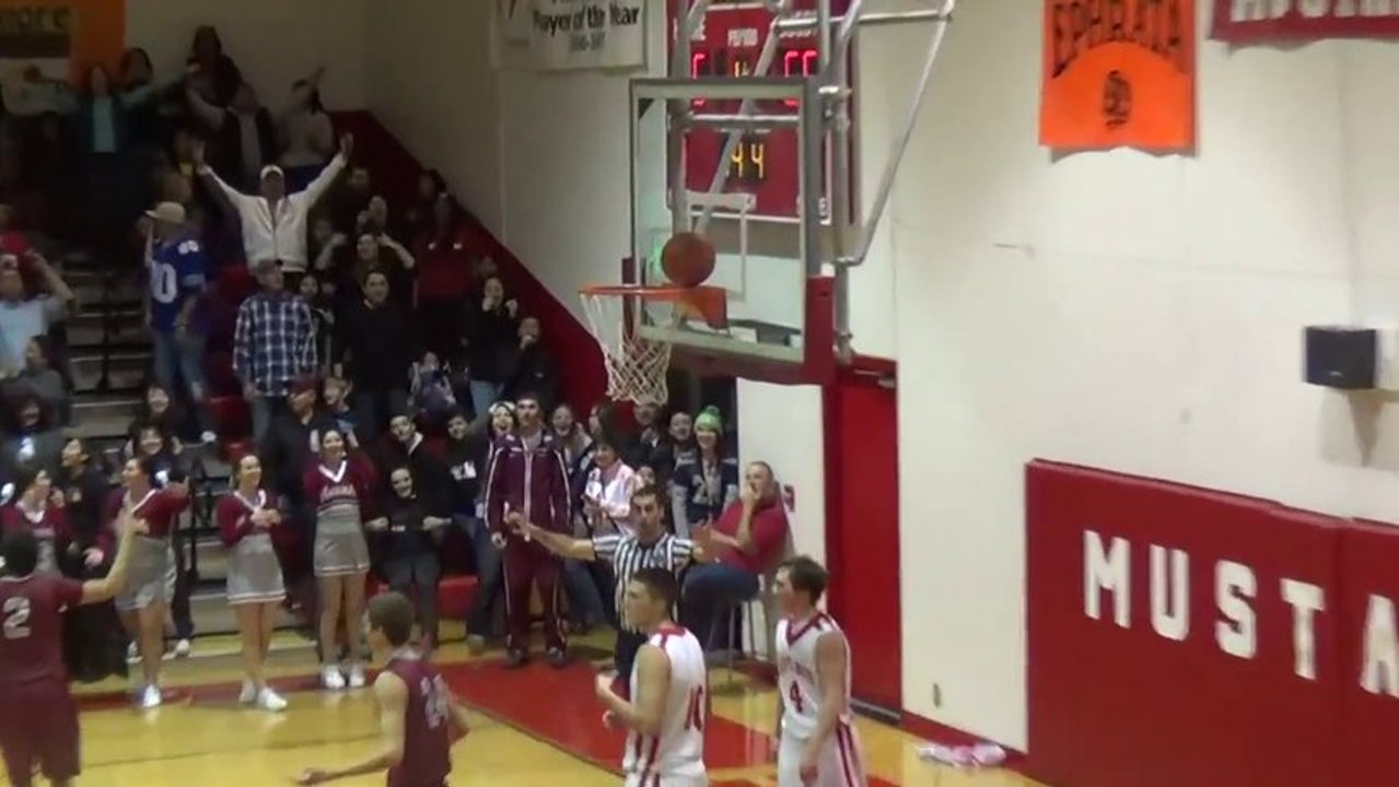 Basket-Ball Stuck on top of Rim!! Insane Finish to Regulation HS Basketball Game