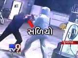 Caught on CCTV Petrol Pump emloyee brutally assaulted only for Rs.2000 - Tv9 Gujarati