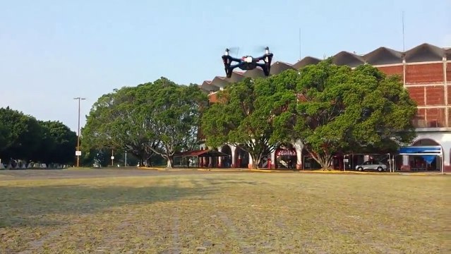 The HUBSAN X4 H107L QUADRICOPTER FLYING