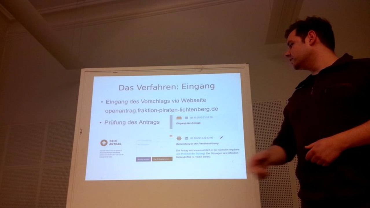 Marvin (Fraktion PIRATEN Lichtenber) stellt OpenAntrag bei der Nacht der Politik vor