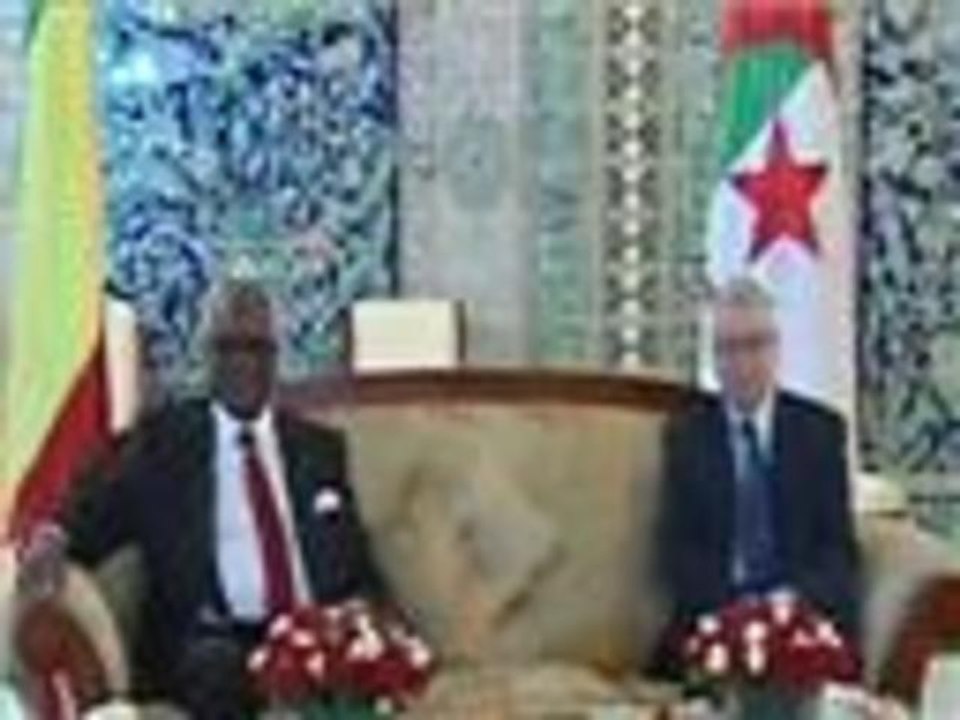 رئيس مالي يبحث بالجزائر الوضع في شمال بلاده
