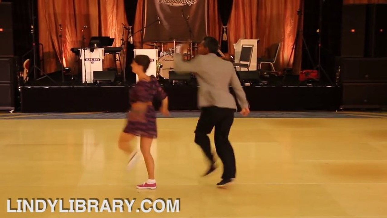 Danse Enorme qui met le smile! Le Lindy Hop!