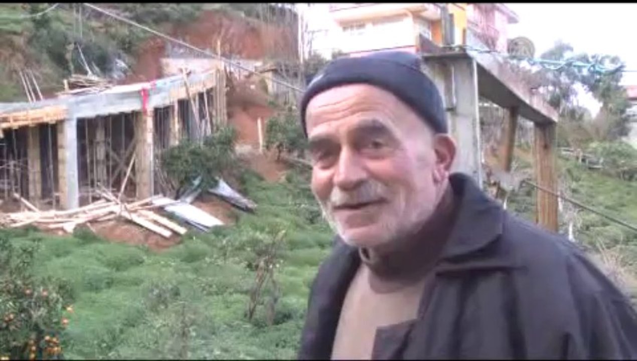 Evine ulaşmak için köprü yaptı