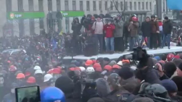 Ukraine : violents affrontements à Kiev entre la police et des opposants au gouvernement