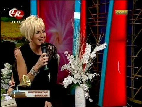 Ayşe İnak Ekiz-Değdi Saçlarıma Bahar Gülleri