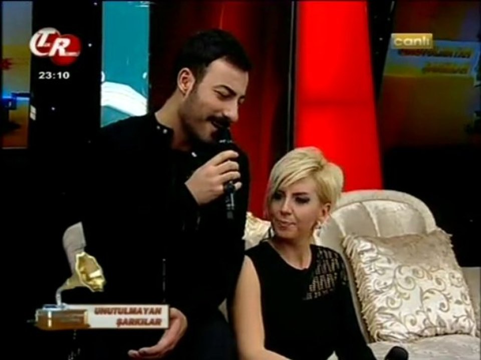 Ayşe İnak Ekiz & Mustafa Demiroğlu-Alışmak Sevmekten Zor