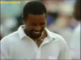 Very Funny Incident In Cricket History - Bowler Forgot to Ball