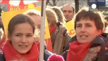 Thousands take part in Paris anti-abortion march