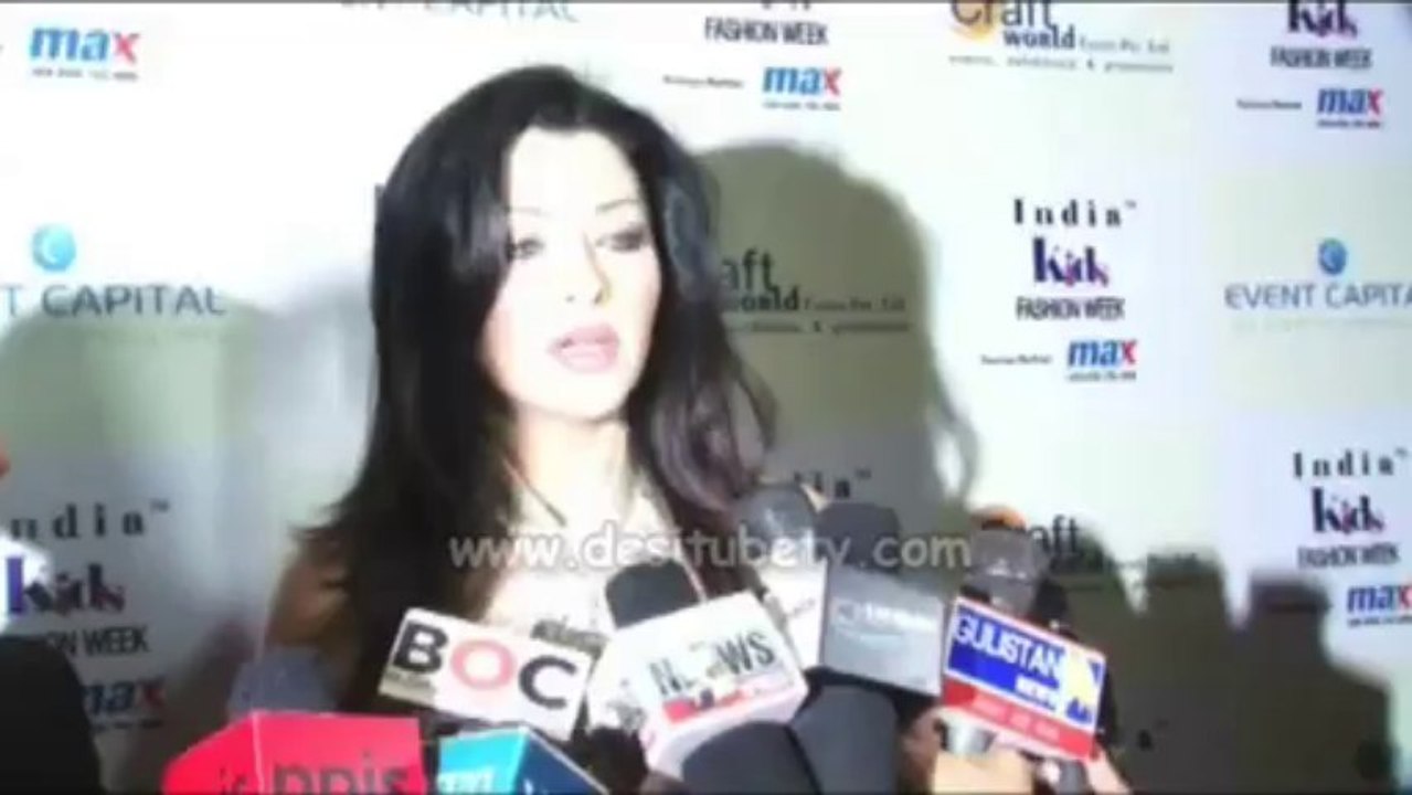 Bollywood Hottest  Actress Aditi Govitrikar on Ramp Walk for Libero in Kids Fashion week press meet ,