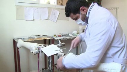 New limbs aid Syrians in long walk back from war