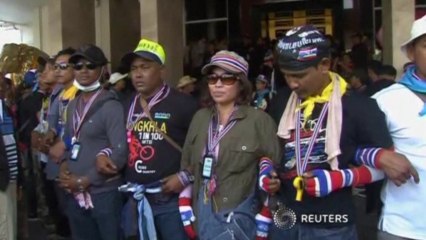 Thai protesters march to government bank