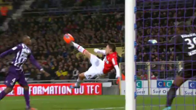 #ToulouseFCASM - Le magnifique ciseau retourné d'Ocampos