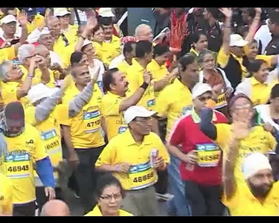 John Abraham flags off Mumbai Marathon