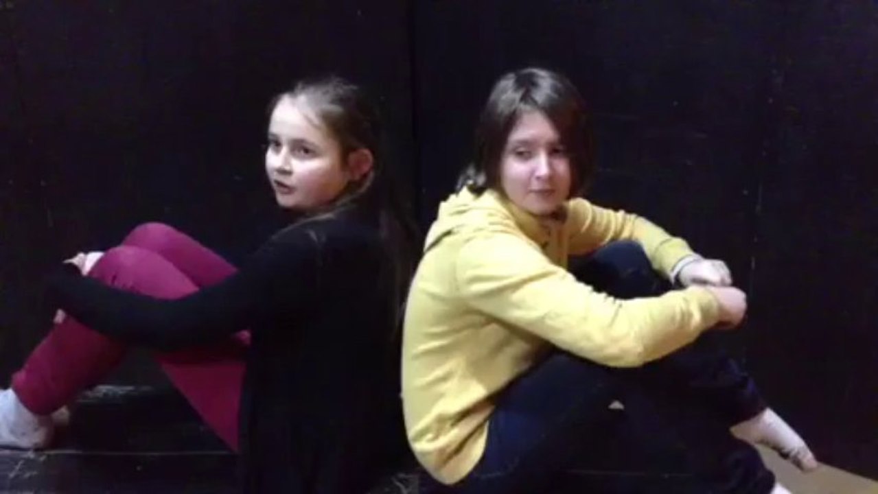 Planete ados, création par l'atelier ados 6-5 JulieComm Théâtre POntivy