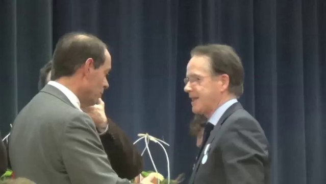 cérémonie des voeux 2014 à Avranches : remise de médailles et fleurs aux agents de la ville et élus