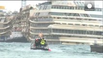 Team of experts boards Costa Concordia looking for evidence