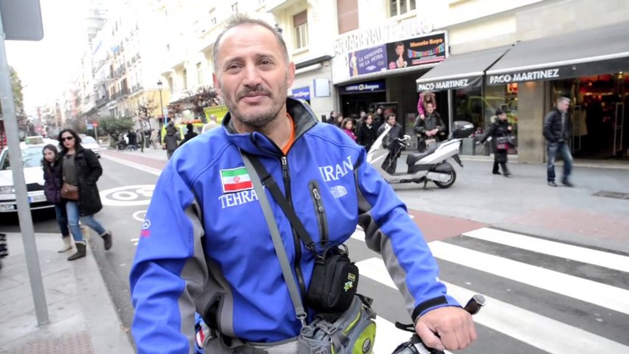 CAM C/ Mayor CICLISTA IRANÍ da la vuelta al mundo