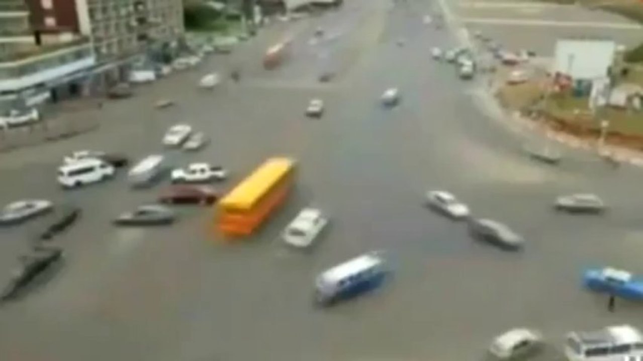 Addis Ababa Confused without traffic light cross road