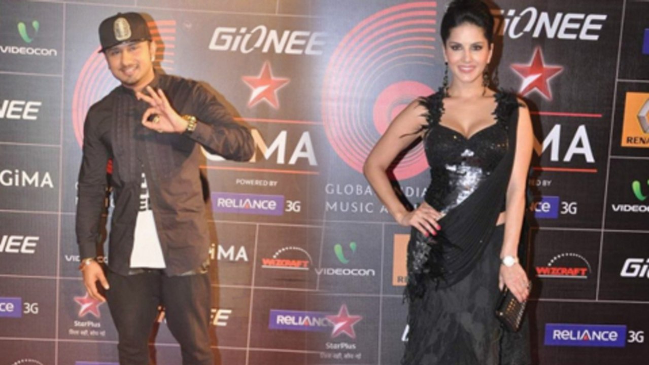 Yo Yo Honey Singh Performs Lungi Dance  with Sunny Leone