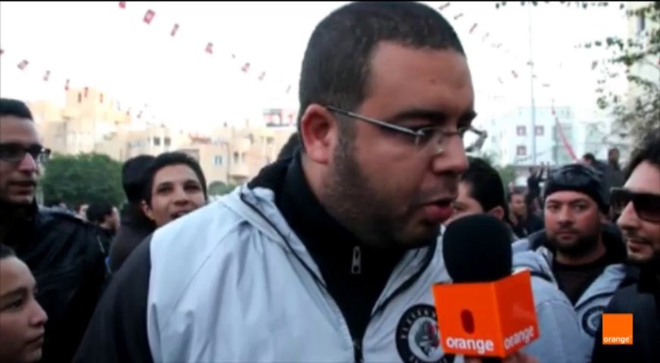 وقفة إحتجاجية لاحباء النادي الرياضي الصفاقسي امام مقر الولاية