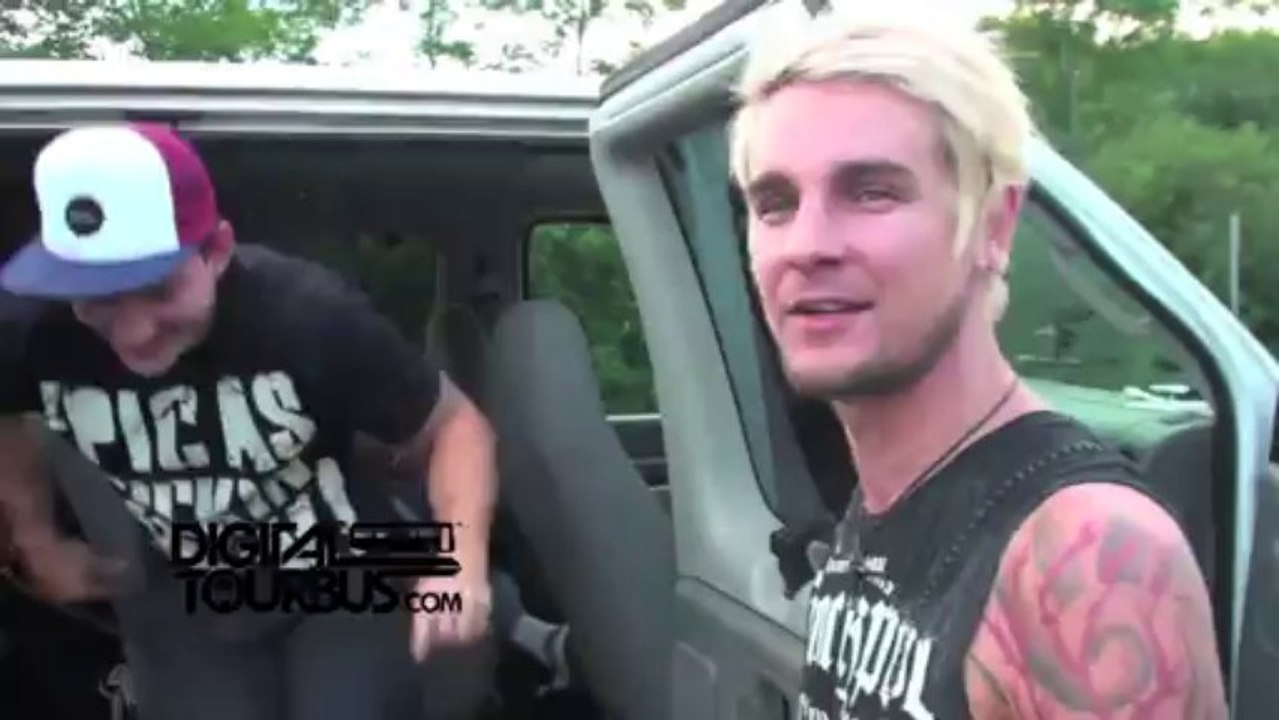Throw The Fight - BUS INVADERS Ep. 212