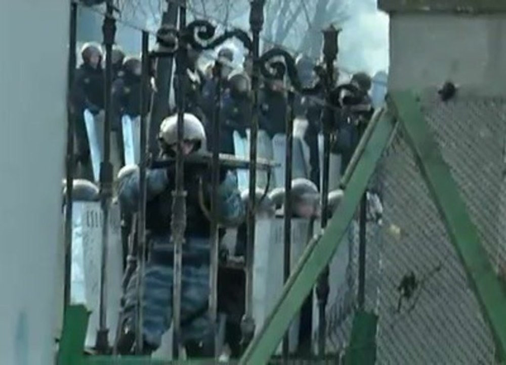 Kiev : La police tirent sur les journalistes de la presse