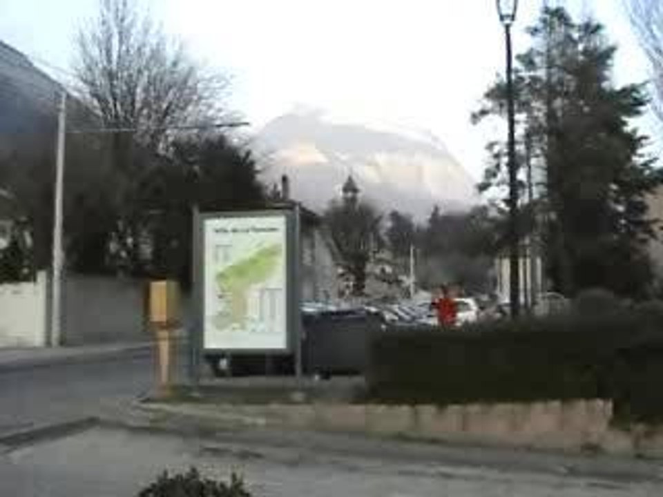 Une ville, La Mairie et la Poste
