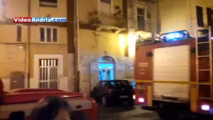Crolla il tetto di una casa in via Fratti ad Andria