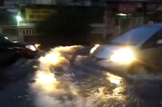 Jakarta Commuters Tackle Floods