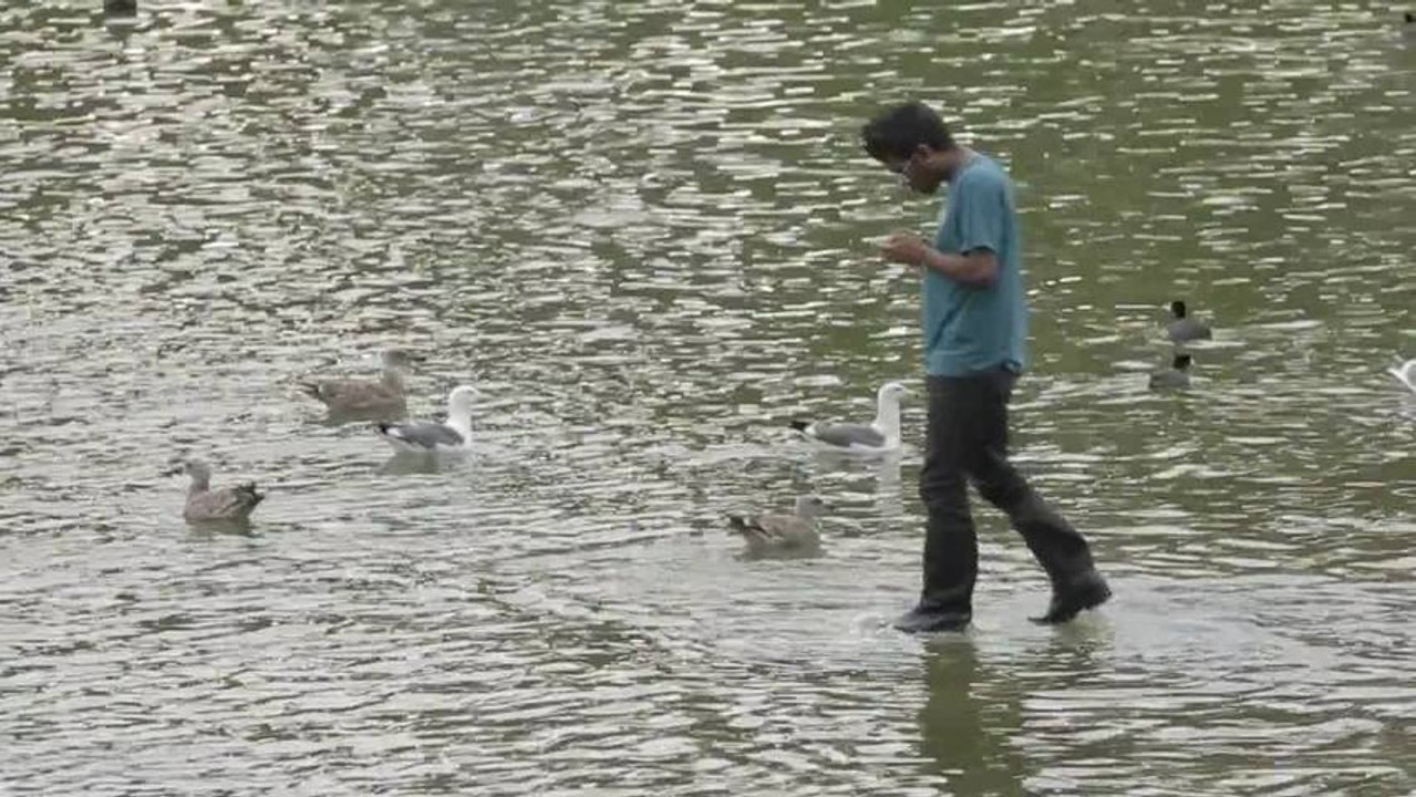 Rahat marche sur l'eau (Caméra cachée)