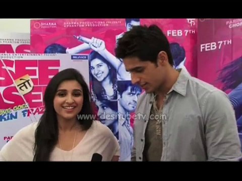 Hansee To Fansee posses for camera during the starcast interview