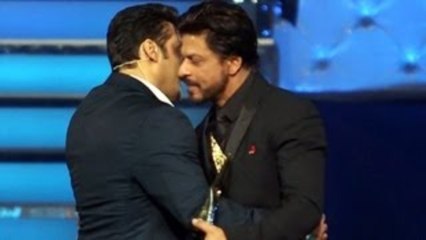 Shah Rukh Greets Salman With Jai Ho !