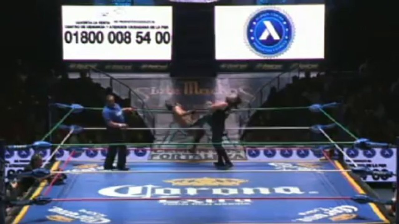 Titán vs Averno in a lightning match