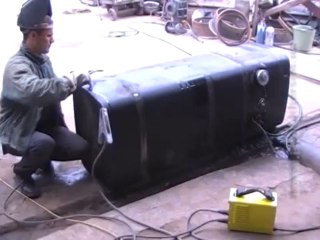 Электродуговая сварка- заварка топливного бака.